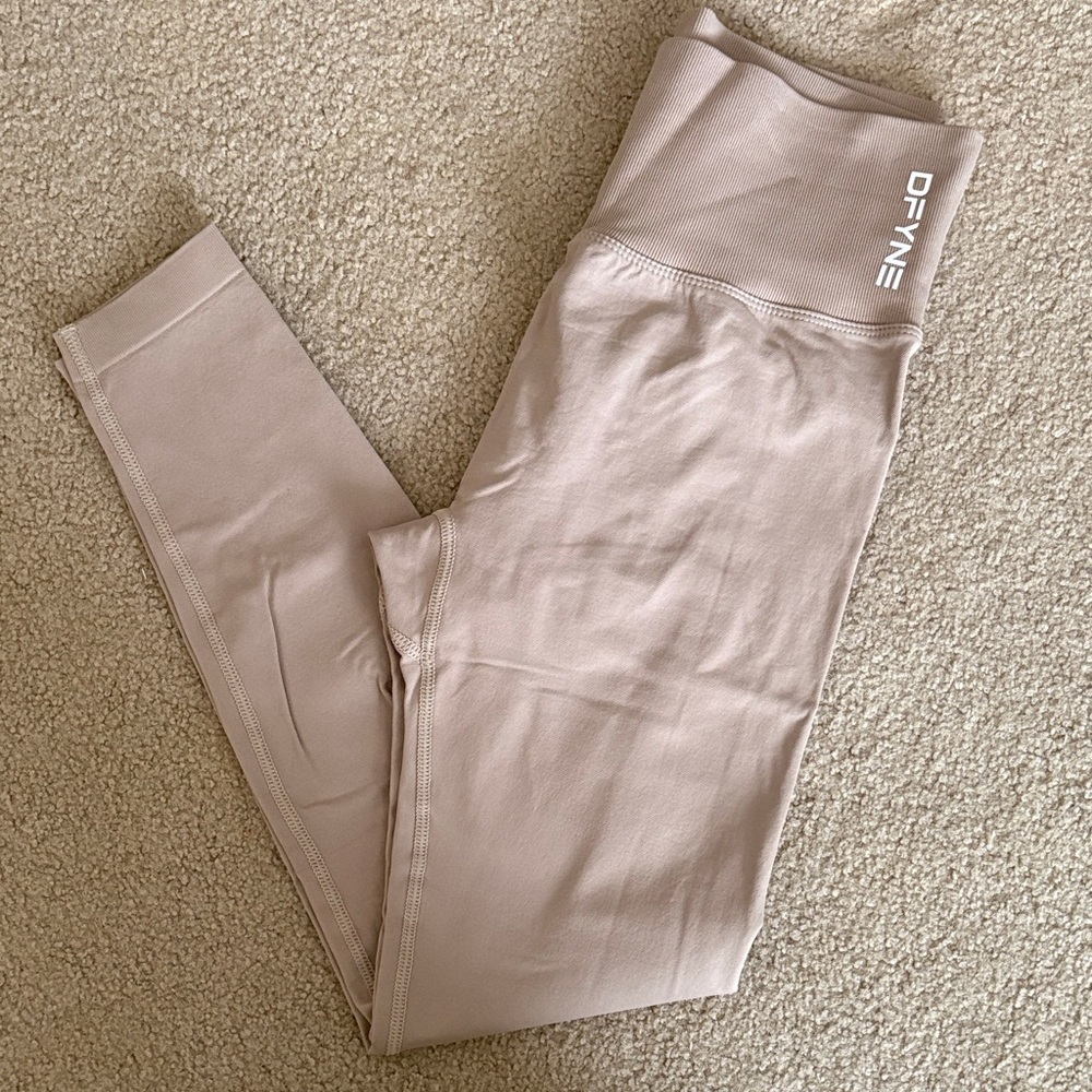 Dyfne Women's Beige Leggings